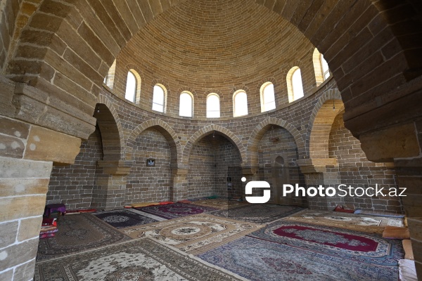 Bakının Əmircan kəndində yerləşən Bünyadlılar məscidi