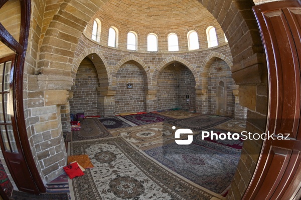 Bakının Əmircan kəndində yerləşən Bünyadlılar məscidi