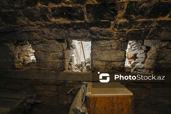 Abbasqulu ağa Bakıxanovun Əmircanda yerləşən evinin bir hissəsi uçub