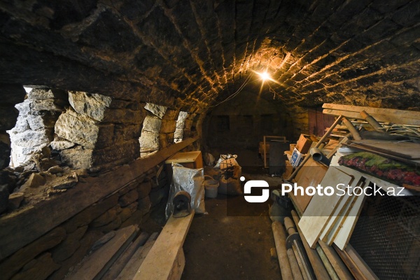 Abbasqulu ağa Bakıxanovun Əmircanda yerləşən evinin bir hissəsi uçub