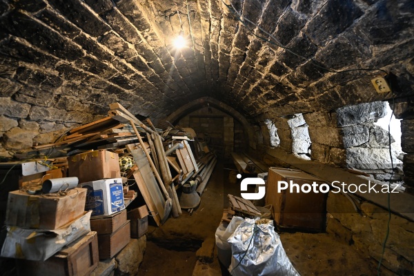 Abbasqulu ağa Bakıxanovun Əmircanda yerləşən evinin bir hissəsi uçub