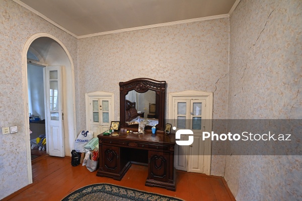 Abbasqulu ağa Bakıxanovun Əmircanda yerləşən evinin bir hissəsi uçub