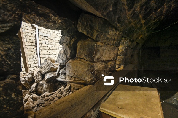 Abbasqulu ağa Bakıxanovun Əmircanda yerləşən evinin bir hissəsi uçub
