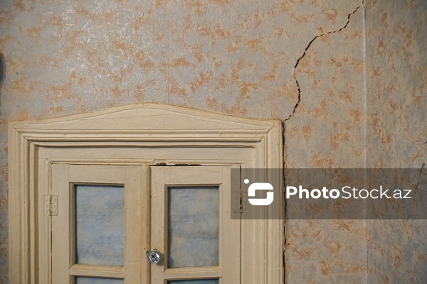 Abbasqulu ağa Bakıxanovun Əmircanda yerləşən evinin bir hissəsi uçub