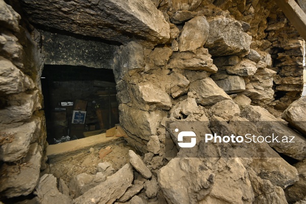 Abbasqulu ağa Bakıxanovun Əmircanda yerləşən evinin bir hissəsi uçub