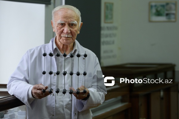 Ağamehdi Ağayev - Mineralogiya Muzeyinin direktoru