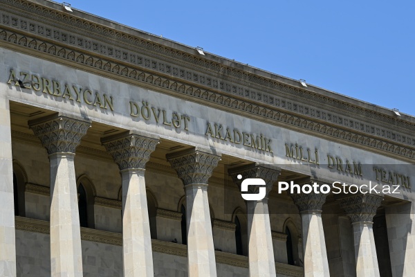 Akademik Milli Dram Teatrı tamaşalarının rəngarəng libasları