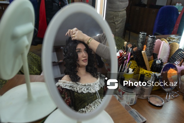 Akademik Milli Dram Teatrı tamaşalarının rəngarəng libasları