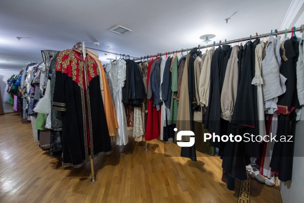 Akademik Milli Dram Teatrı tamaşalarının rəngarəng libasları