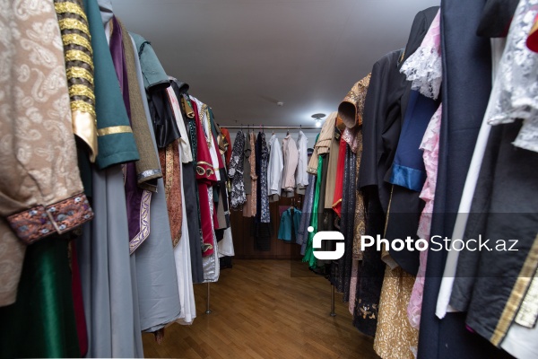 Akademik Milli Dram Teatrı tamaşalarının rəngarəng libasları