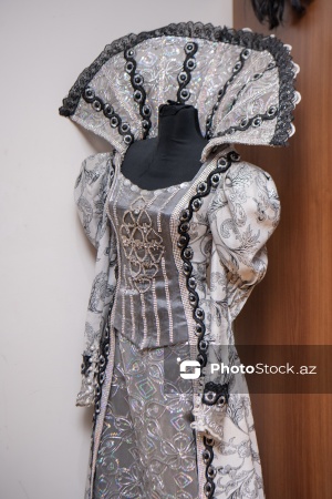 Akademik Milli Dram Teatrı tamaşalarının rəngarəng libasları