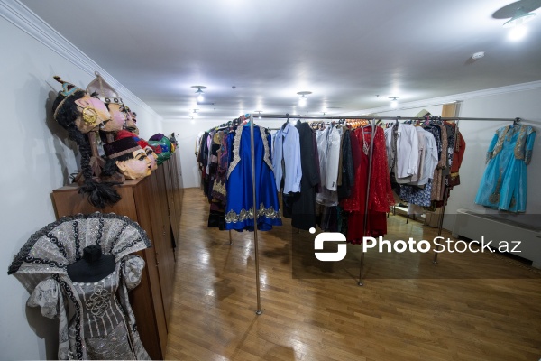 Akademik Milli Dram Teatrı tamaşalarının rəngarəng libasları