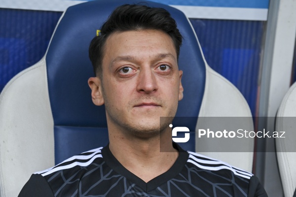 "Qarabağ" klubunun qonağı olan Almaniya millisinin sabiq futbolçusu Mesut Özil