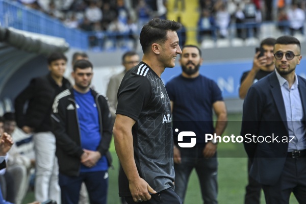 "Qarabağ" klubunun qonağı olan Almaniya millisinin sabiq futbolçusu Mesut Özil