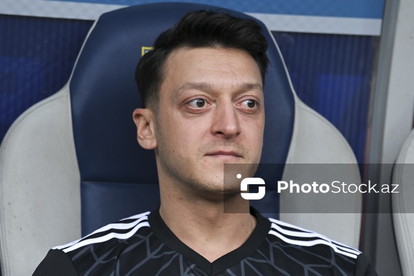 "Qarabağ" klubunun qonağı olan Almaniya millisinin sabiq futbolçusu Mesut Özil