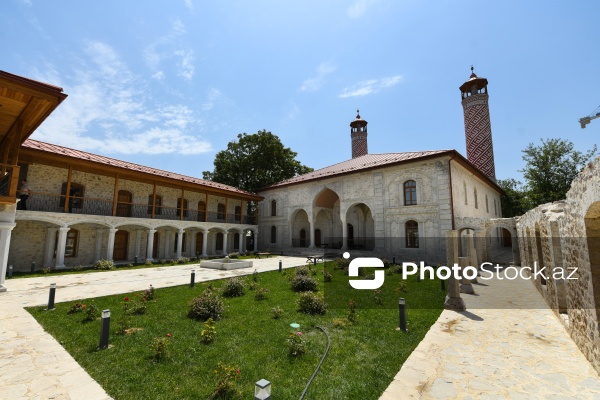 Kərbəlayi Səfixan Qarabağinin memarlığı ilə ərsəyə gələn Aşağı Gövhər Ağa məscidi