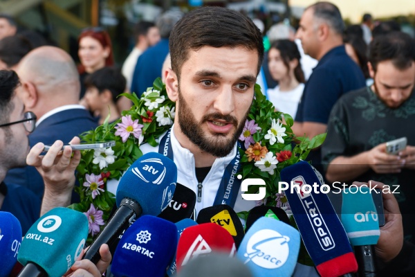 Avropa çempionatında qızıl medal qazanan Azərbaycanın minifutbol millisi Vətənə qayıdıb