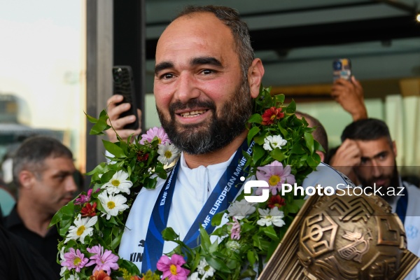Avropa çempionatında qızıl medal qazanan Azərbaycanın minifutbol millisi Vətənə qayıdıb