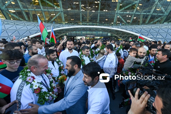 Avropa çempionatında qızıl medal qazanan Azərbaycanın minifutbol millisi Vətənə qayıdıb