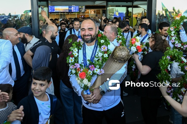 Avropa çempionatında qızıl medal qazanan Azərbaycanın minifutbol millisi Vətənə qayıdıb