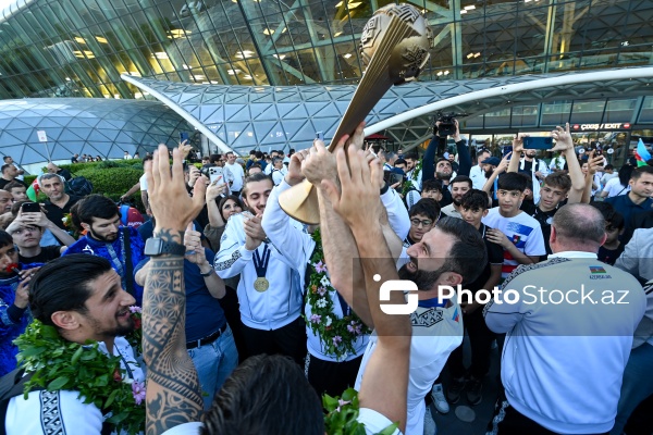 Avropa çempionatında qızıl medal qazanan Azərbaycanın minifutbol millisi Vətənə qayıdıb