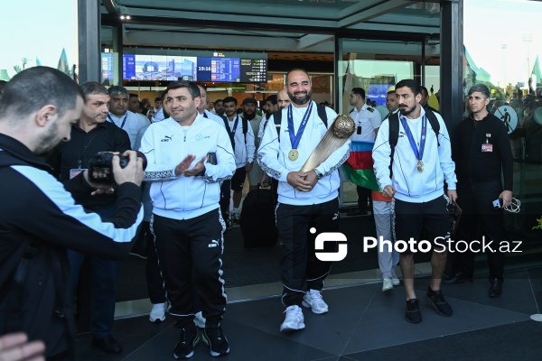 Avropa çempionatında qızıl medal qazanan Azərbaycanın minifutbol millisi Vətənə qayıdıb