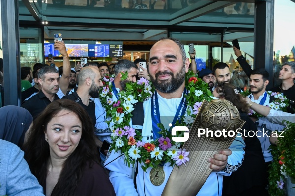 Avropa çempionatında qızıl medal qazanan Azərbaycanın minifutbol millisi Vətənə qayıdıb