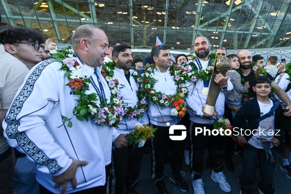 Avropa çempionatında qızıl medal qazanan Azərbaycanın minifutbol millisi Vətənə qayıdıb