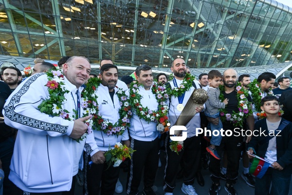 Avropa çempionatında qızıl medal qazanan Azərbaycanın minifutbol millisi Vətənə qayıdıb