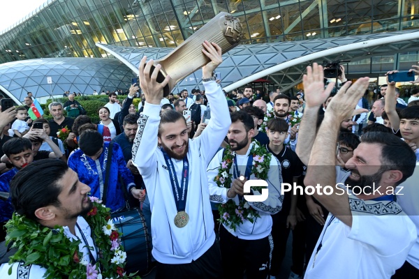 Avropa çempionatında qızıl medal qazanan Azərbaycanın minifutbol millisi Vətənə qayıdıb