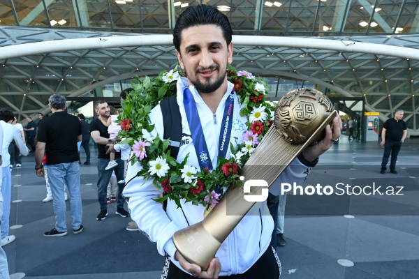 Avropa çempionatında qızıl medal qazanan Azərbaycanın minifutbol millisi Vətənə qayıdıb