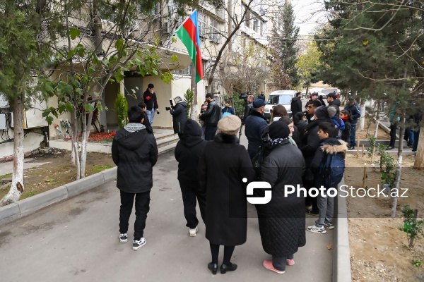 Aktauda qəzaya düşən təyyarənin kapitanı İqor Kşnyakinin xatirəsi Bakıda ehtiramla yad olunur