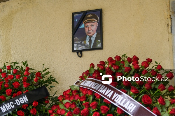 Aktauda qəzaya düşən təyyarənin kapitanı İqor Kşnyakinin xatirəsi Bakıda ehtiramla yad olunur