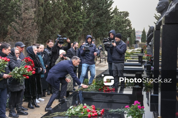 AZAL-ın təyyarə qəzasının ildönümü ilə bağlı İkinci Fəxri xiyabanda məzarlar ziyarət edilib