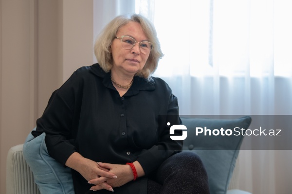 AZAL-ın təyyarə qəzasında həlak olan Aleksandr Kalyaninovun anası Yelena Kalyaninova