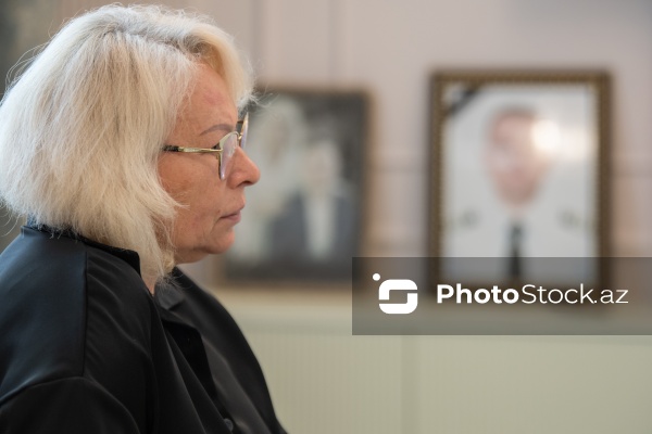 AZAL-ın təyyarə qəzasında həlak olan Aleksandr Kalyaninovun anası Yelena Kalyaninova