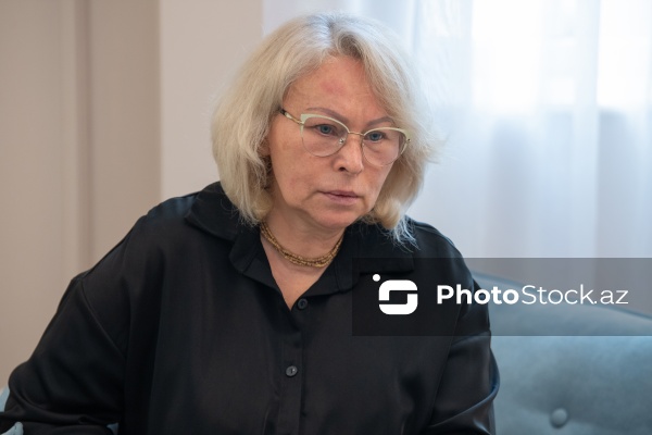 AZAL-ın təyyarə qəzasında həlak olan Aleksandr Kalyaninovun anası Yelena Kalyaninova