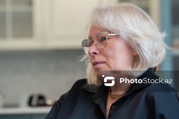 AZAL-ın təyyarə qəzasında həlak olan Aleksandr Kalyaninovun anası Yelena Kalyaninova