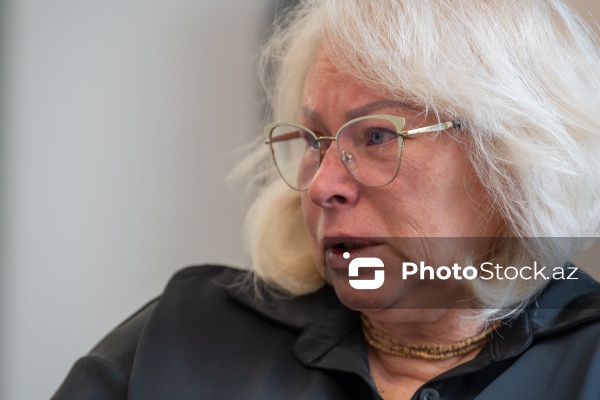 AZAL-ın təyyarə qəzasında həlak olan Aleksandr Kalyaninovun anası Yelena Kalyaninova