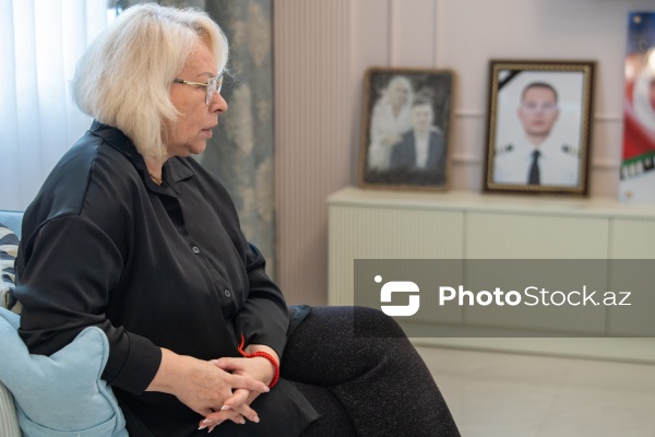 AZAL-ın təyyarə qəzasında həlak olan Aleksandr Kalyaninovun anası Yelena Kalyaninova