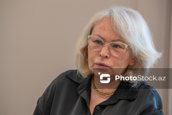 AZAL-ın təyyarə qəzasında həlak olan Aleksandr Kalyaninovun anası Yelena Kalyaninova