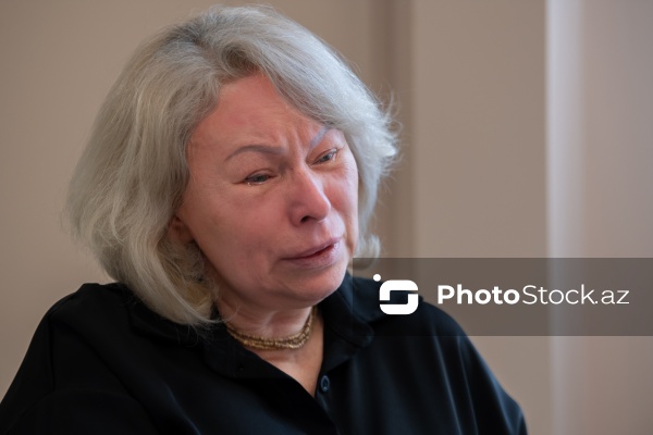 AZAL-ın təyyarə qəzasında həlak olan Aleksandr Kalyaninovun anası Yelena Kalyaninova