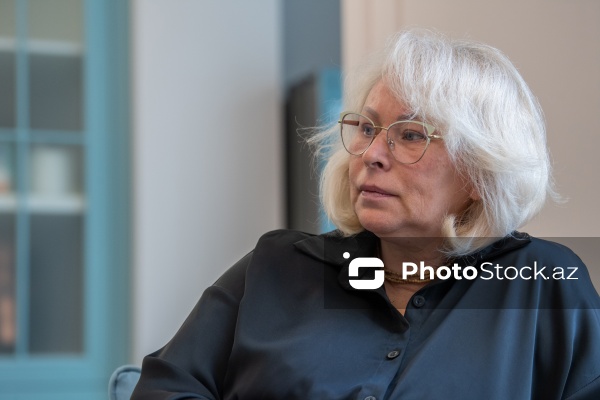 AZAL-ın təyyarə qəzasında həlak olan Aleksandr Kalyaninovun anası Yelena Kalyaninova