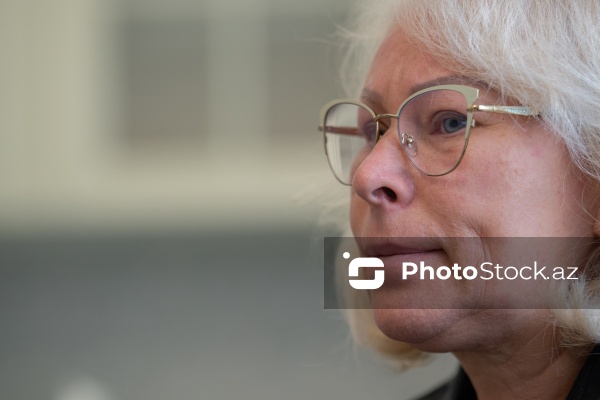 AZAL-ın təyyarə qəzasında həlak olan Aleksandr Kalyaninovun anası Yelena Kalyaninova