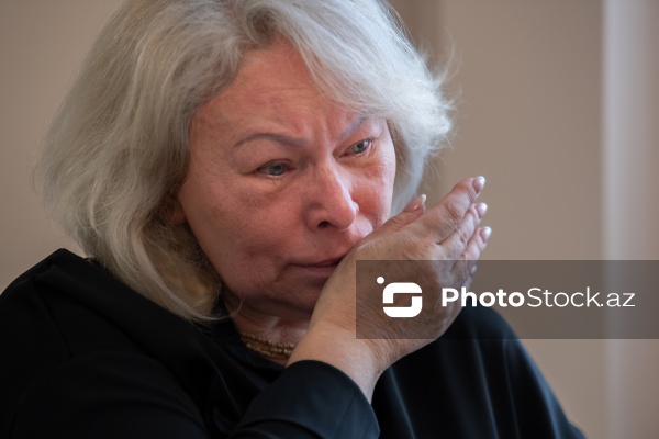 AZAL-ın təyyarə qəzasında həlak olan Aleksandr Kalyaninovun anası Yelena Kalyaninova