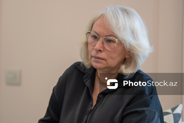 AZAL-ın təyyarə qəzasında həlak olan Aleksandr Kalyaninovun anası Yelena Kalyaninova