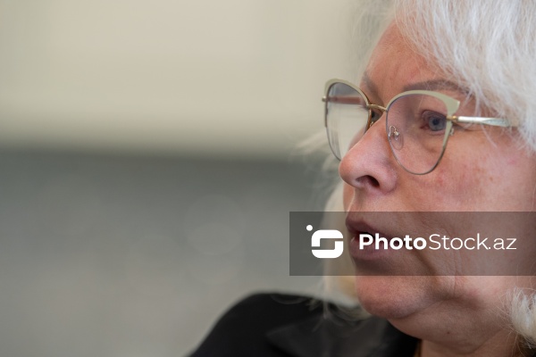 AZAL-ın təyyarə qəzasında həlak olan Aleksandr Kalyaninovun anası Yelena Kalyaninova