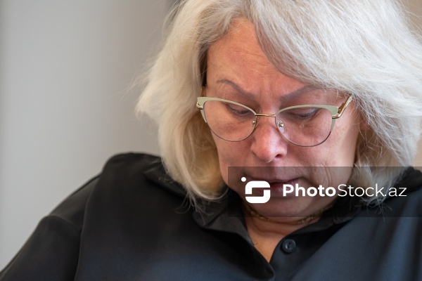 AZAL-ın təyyarə qəzasında həlak olan Aleksandr Kalyaninovun anası Yelena Kalyaninova