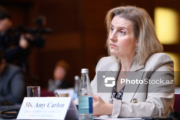 Emi Karlon - ABŞ-nin Bakıdakı müvəqqəti işlər vəkili