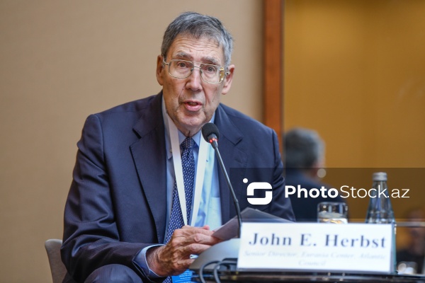 Con Herbst - Atlantik Şurasının Avrasiya Mərkəzinin baş direktoru